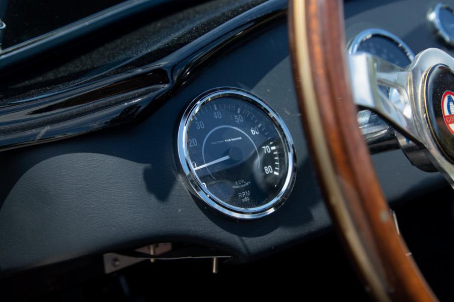 Детали интерьера Shelby Cobra by Factory Five 2018 года  (фото 74 из 93)